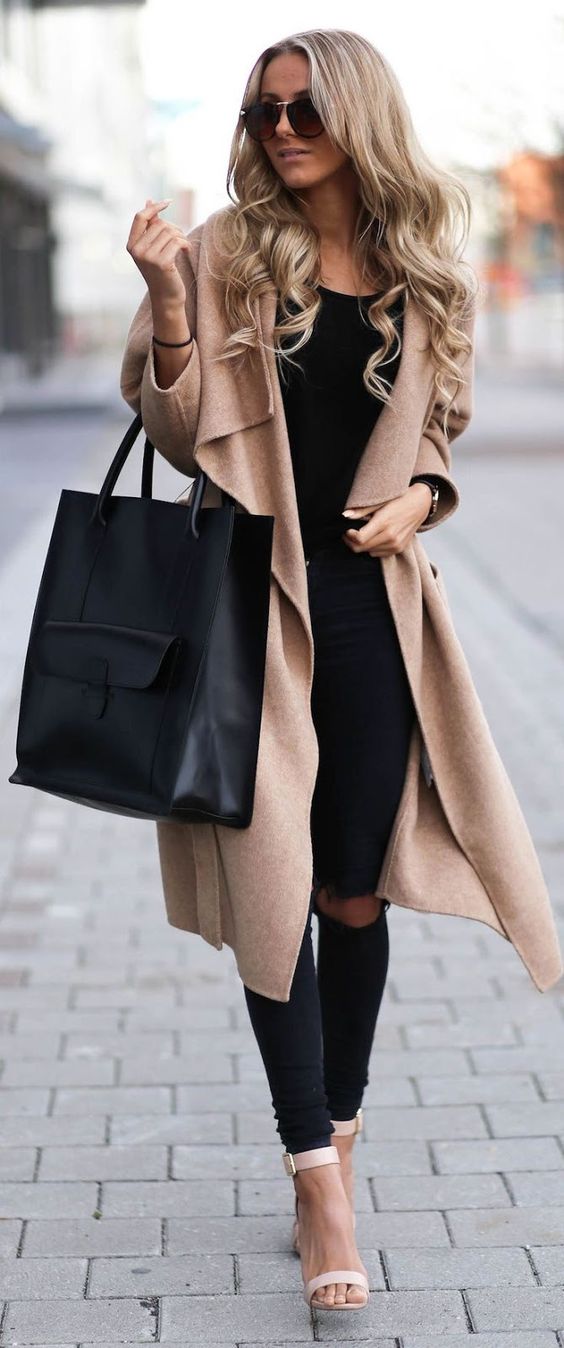 black handbag style essential