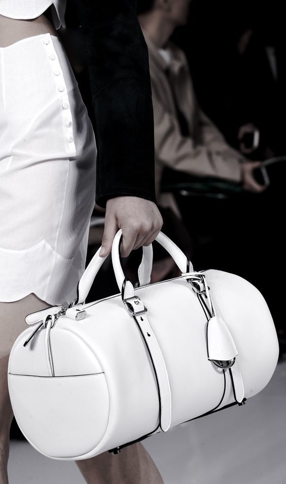 Barrel bag white leather #purses #fashion #trendypins