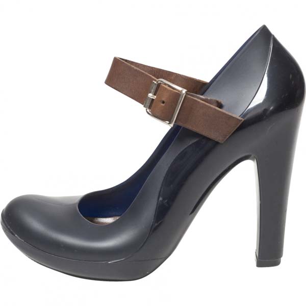 BLACK RUBBER HEELS #heels #fashion #trendypins