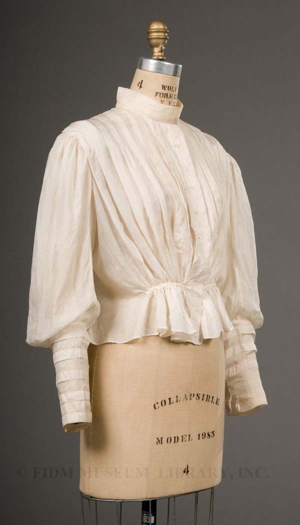 1890-99 Silk shirtwaist "the women of other lands occasionally wear a shirtwaist--the American woman occasionally wears something else. #shirtwaist #shirts #fashion #trendypins