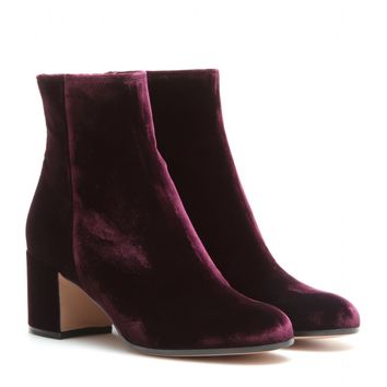 exclusive Royal velvet ankle boots #heels #fashion #trendypins