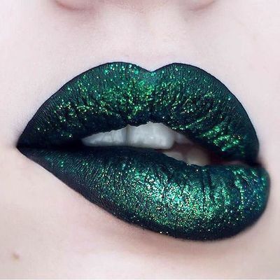 St Patrick's Day Dark Green Lips Killer Green Queen #St. Patrick's day lips makeup #beauty #makeup #trendypins