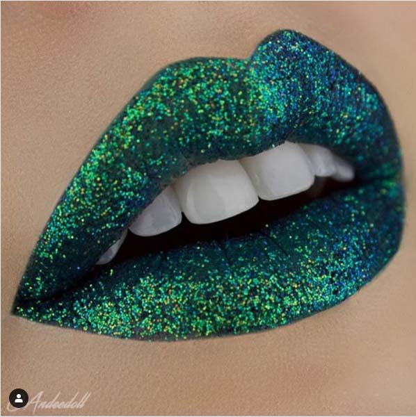St. Patrick's Day Lips Stars in Green #St. Patrick's day lips makeup #beauty #makeup #trendypins