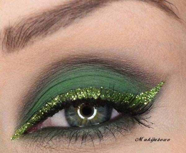 St. Patrick's Day Makeup Gorgeous Green Glitter #beauty #makeup #St. Patrick's Day makeup #trendypins