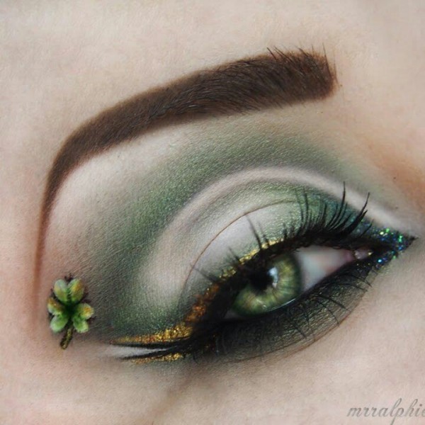 Green & Shamrock St. Patrick's Day Makeup Looks #beauty #makeup #St. Patrick's Day makeup #trendypins