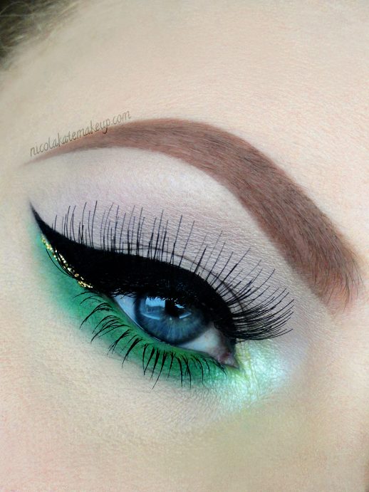 St. Patrick's Day Makeup Deep Black Lash #beauty #makeup #St. Patrick's Day makeup #trendypins