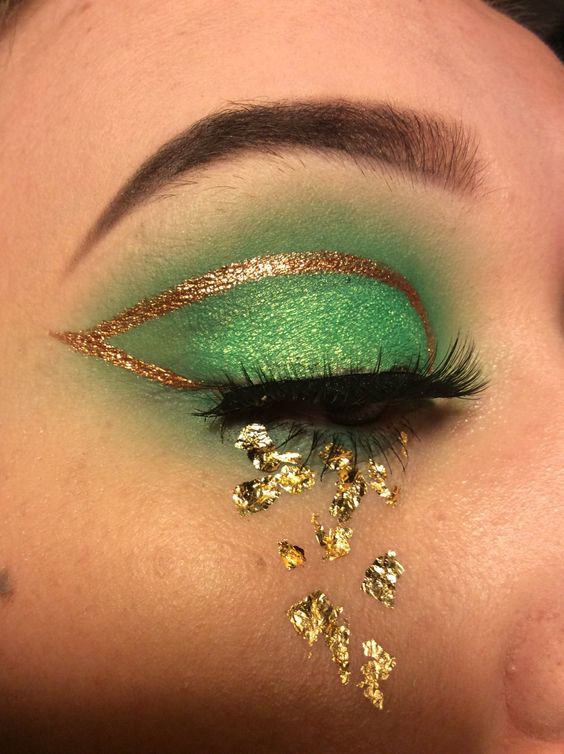 St. Patrick's Day Makeup Green And Gold Crying effect #beauty #makeup #St. Patrick's Day makeup #trendypins