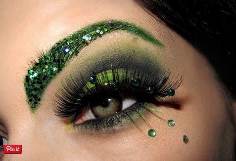 St. Patrick's Day Makeup Blinking Eyebrow #beauty #makeup #St. Patrick's Day makeup #trendypins