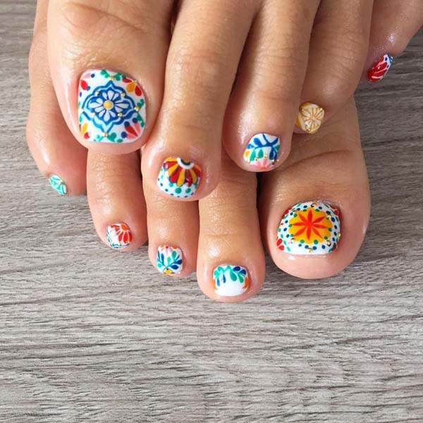 Floral Motives On Toe Nails #toe nail art #nails #beauty #trendypins