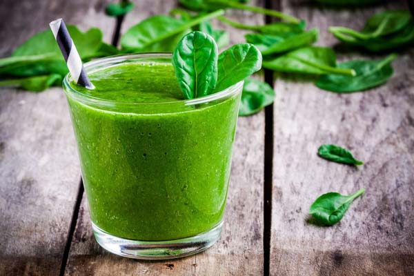 Spinach, Strawberry, And Cinnamon Smoothie #smoothies #healthy living #healthy smoothies #trendypins