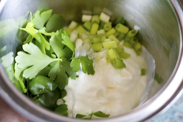 Yogurt And Parsley To Get Rid Of Dark Circles Under Eyes #dark circles under eyes #beauty #trendypins