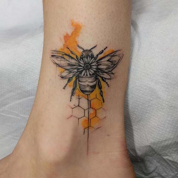 Bee Tattoo in Black and White #bee tattoos #tattoo #beauty #trendypins 