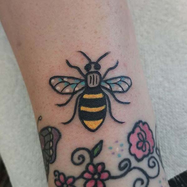 Bee Tattoo – Beauty in the Simplicity #bee tattoos #tattoo #beauty #trendypins 