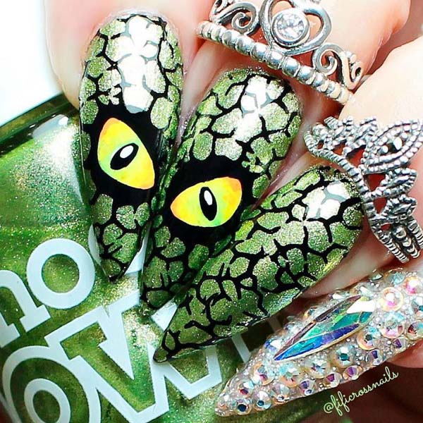 An Eye of a Cat Halloween Art Nails #nails #Halloween nails #trendypins