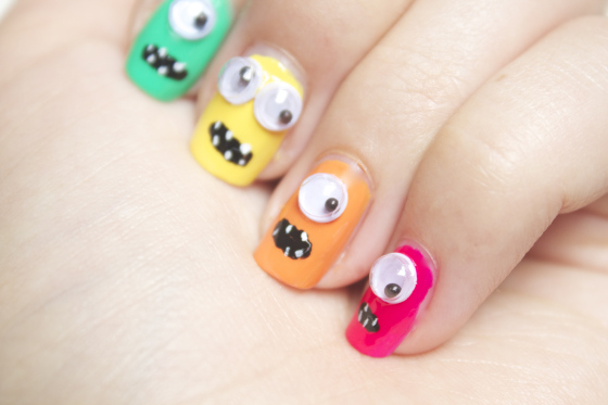 3D Eyes Colorful Animation on Your Halloween Nails #Halloween #nails #trendypins