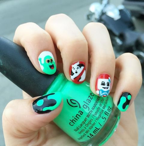 Alternating Motifs On Halloween Nails #Halloween #nails #trendypins
