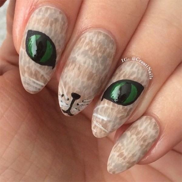 Green Cat Eyes For Halloween Nails #Halloween #nails #trendypins