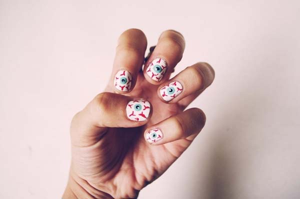 Scary Eyeball Halloween Nails With Creepy Bloodshot Eyes #Halloween #nails #trendypins