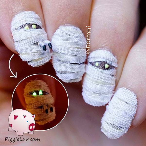 Mummy Dearest Halloween Nail Art #nails #Halloween nails #trendypins