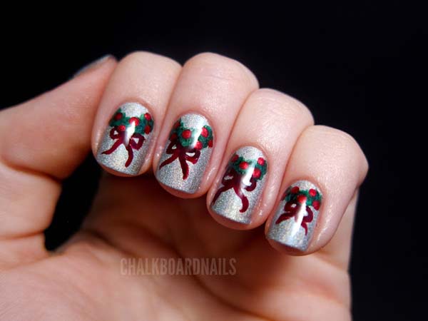 Bow Tied Christmas Wreath on Nails #Christmas #nails #trendypins