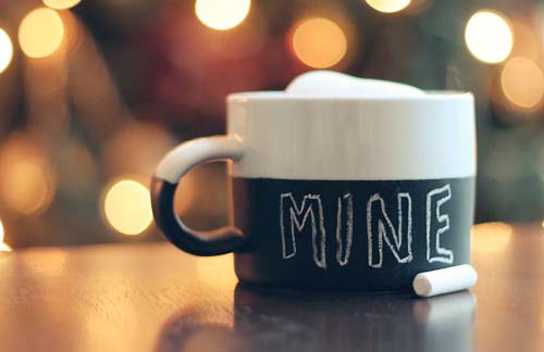 DIY Chalkboard Mug #DIY #Christmas #gifts #trendypins