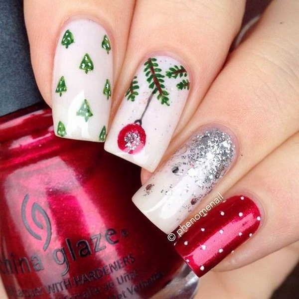 Christmas Nail Design with Glitter Effect #Christmas #nails #trendypins