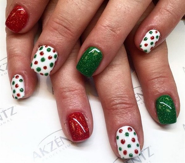 Colorful Green, Red and White Dotted Nails #Christmas #nails #trendypins