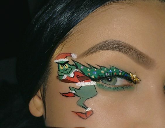 Funny Santa Claus in the Lower Corner of the Eyelid on Christmas Green Tree-Based Eyeshadows #Christmas #makeup #beauty #trendypins