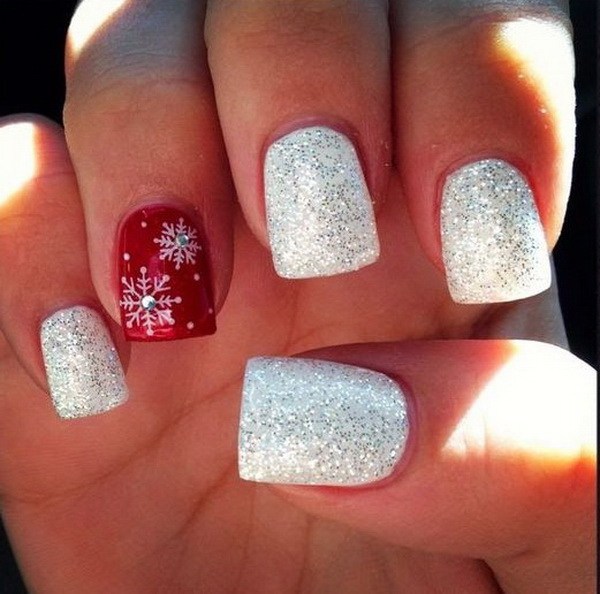 Glitter Red and White Christmas Nails with Rhinestones #Christmas #nails #trendypins