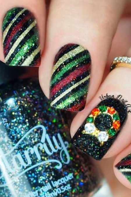 Glittery Diagonal Stripes Across the Nail #Christmas #nails #trendypins