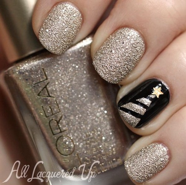 Gold Glitter and Black Nails with Christmas Tree #Christmas #nails #trendypins