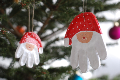 Hand Print Santa Ornaments #DIY #Christmas #gifts #trendypins