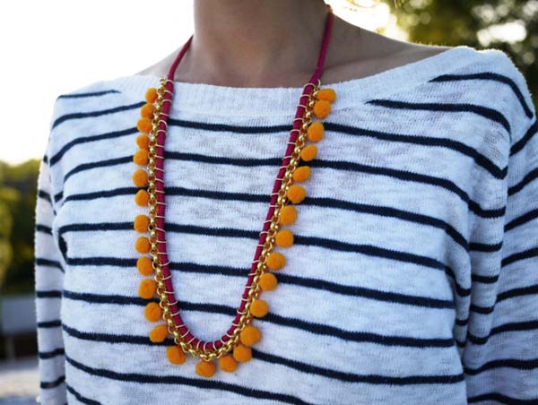 Handmade Pom Pom Statement Necklace #DIY #Christmas #gifts #trendypins