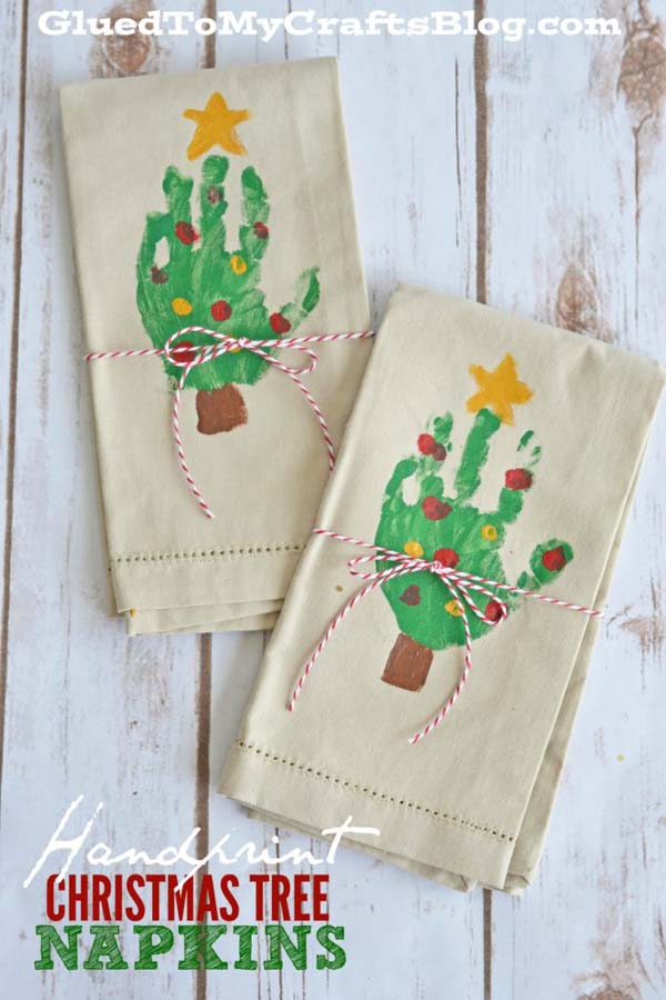 Handprint Christmas Tree Napkins #DIY #Christmas #gifts #trendypins