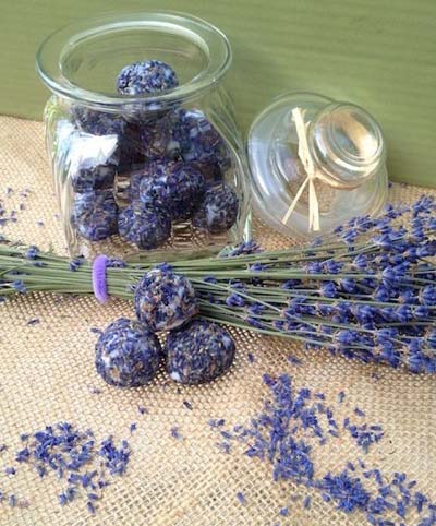 Lavender and Coconut Oil Bath Bonbons #DIY #Christmas #gifts #trendypins