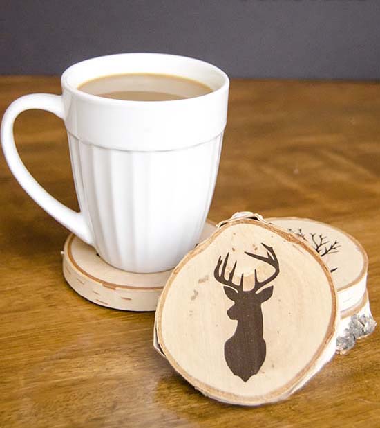 DIY Painted Wood Slice Coasters #DIY #Christmas #gifts #trendypins