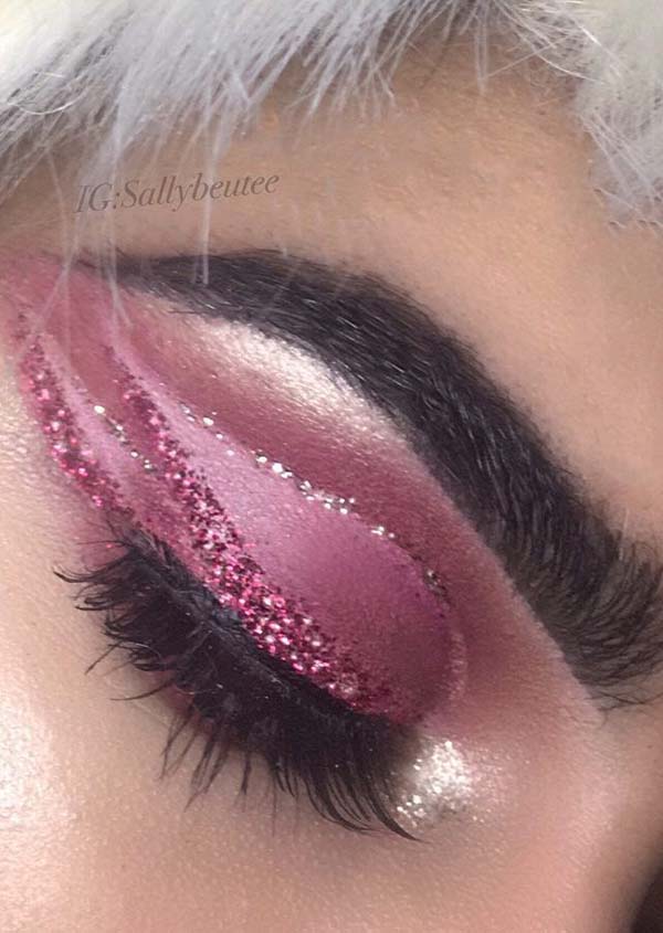 Delineador de ojos rosa y plateado #navidad #maquillaje #belleza #trendypins