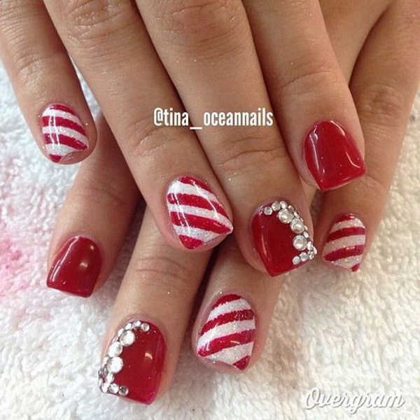 Red and White Christmas Nails with Rhinestones #Christmas #nails #trendypins