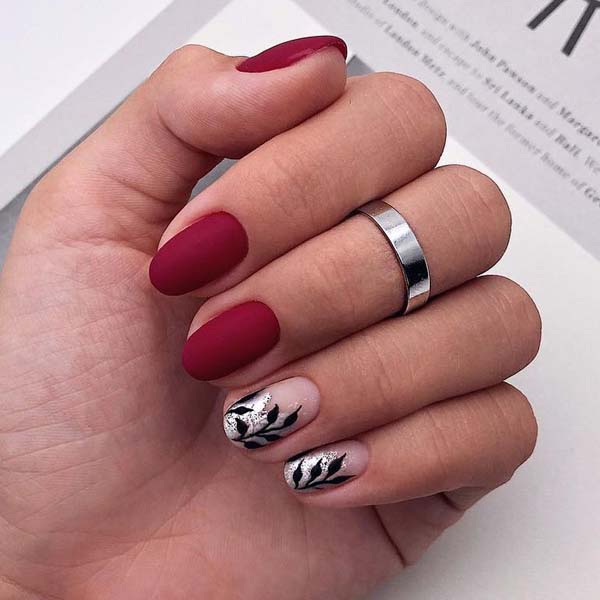 Red Matte with Leaves Christmas Nails #Christmas #nails #trendypins