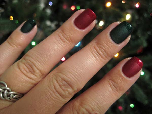 Red and Green Matte Christmas Nails #Christmas #nails #trendypins