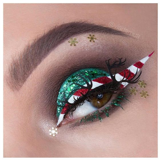 Reindeer Eyelashes and Shiny Green Eyeshadow with Candy Eyeliner #Christmas #makeup #beauty #trendypins