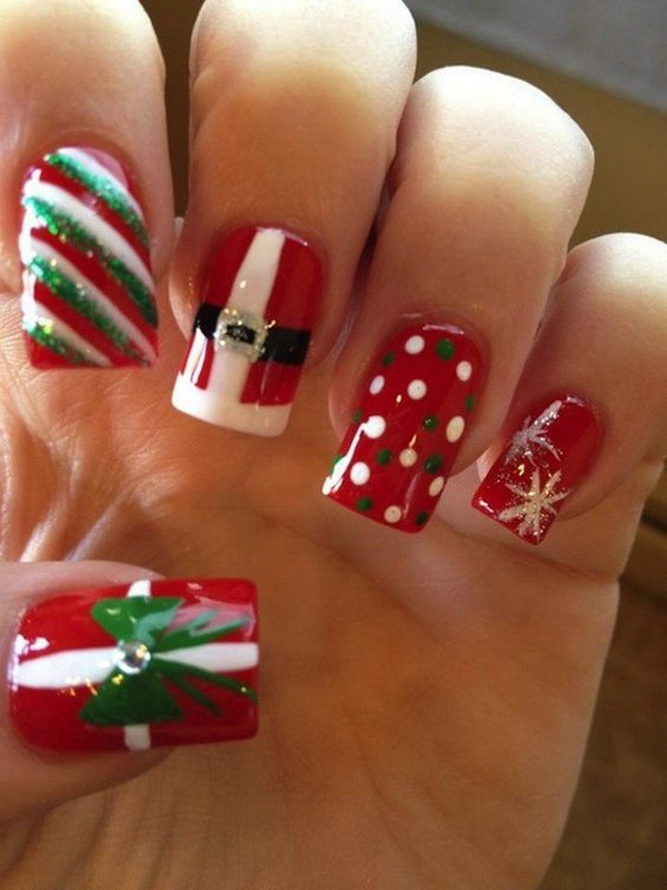 Santa's Belt Christmas Nail Design #Christmas #nails #trendypins