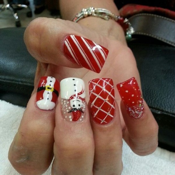 Snowman Christmas Nails with Checkered and Striped Manicure #Christmas #nails #trendypins