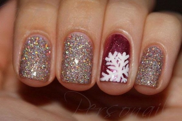 Sparkly Christmas Nails #Christmas #nails #trendypins