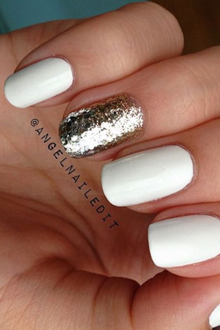 Sparkly and White Christmas Nails #Christmas #nails #trendypins