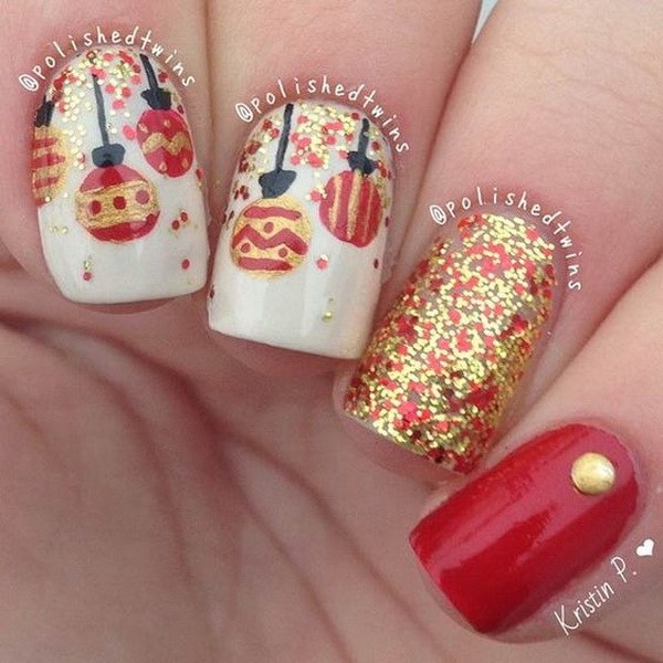 Sparkly Red and Gold Baubles Christmas Nails #Christmas #nails #trendypins