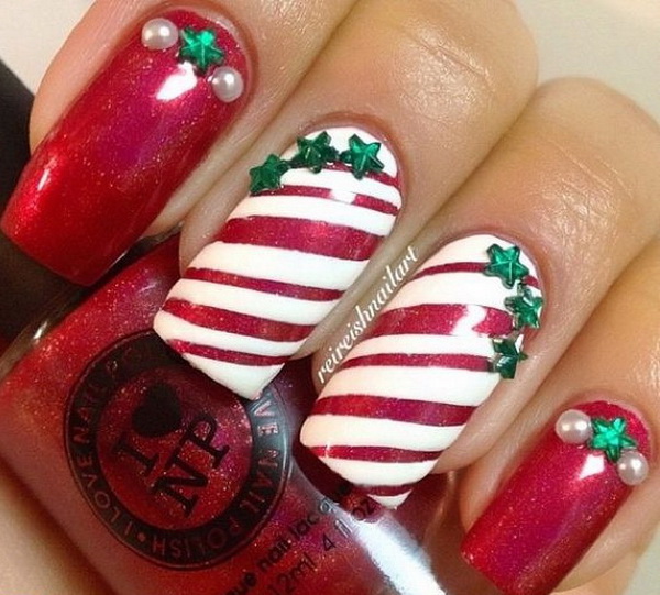 Striped Christmas Nails with Small Green Stars #Christmas #nails #trendypins