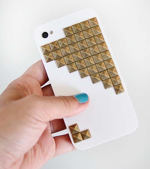 Studded iPhone Case #DIY #Christmas #gifts #trendypins