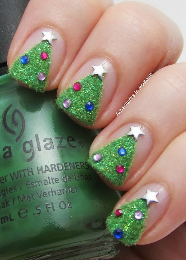 Textured Christmas Tree Nail Design #Christmas #nails #trendypins