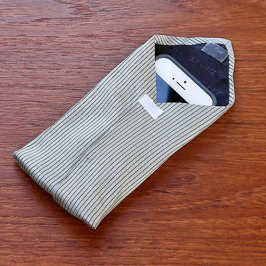 iPhone Tie Phone Cover #DIY #Christmas #gifts #trendypins